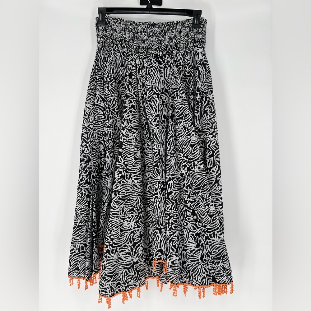 CHELSEA & THEODORE BLK & WHITE BOHEMIAN COTTON SKIRT WITH ORANGE TRIM